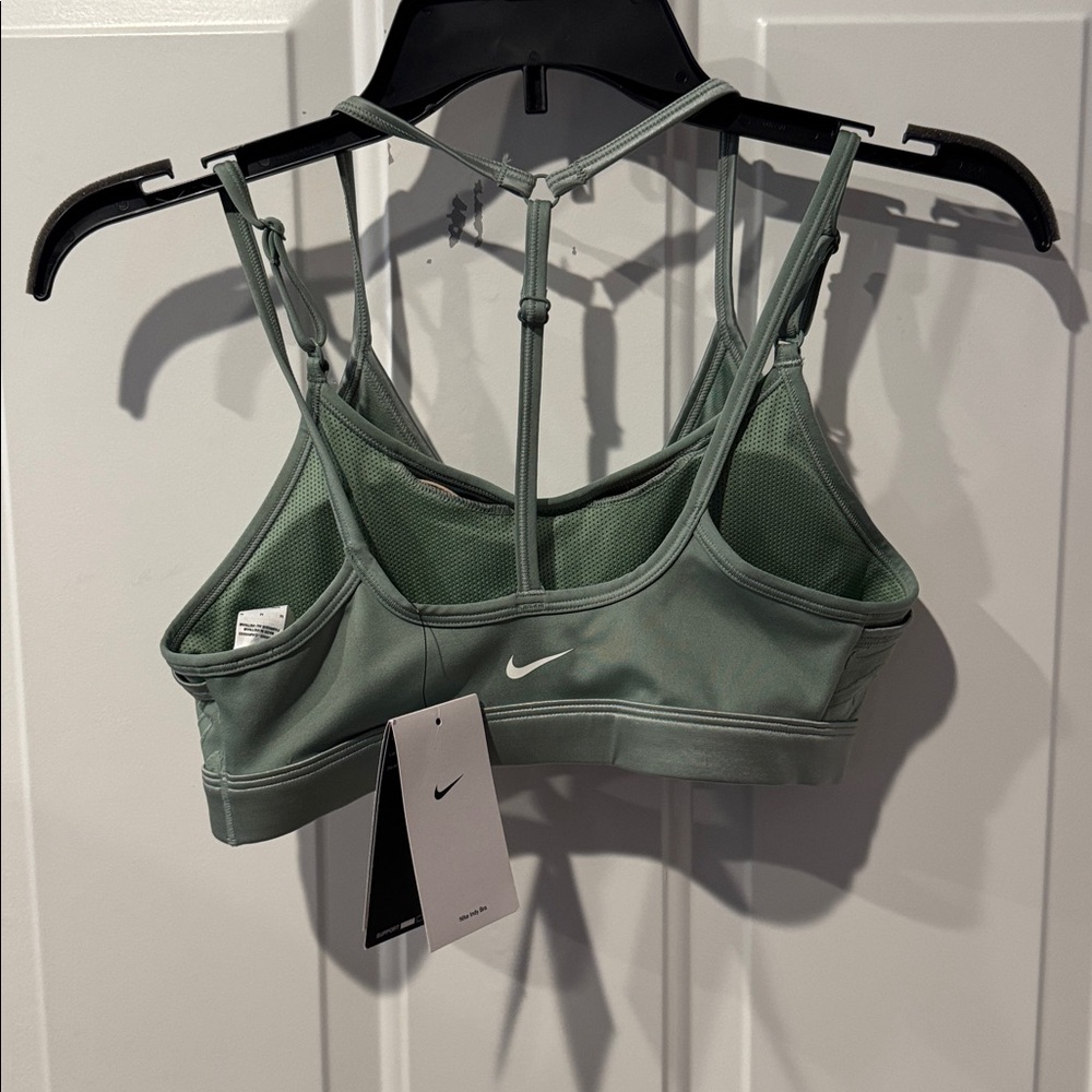 Women’s Size M Nike Light Support Sports/Training Bra~NWT - Picture 2 of 8